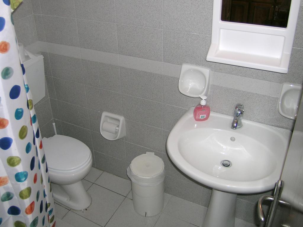 Kamares Apartments Εε Poros Town Bilik gambar
