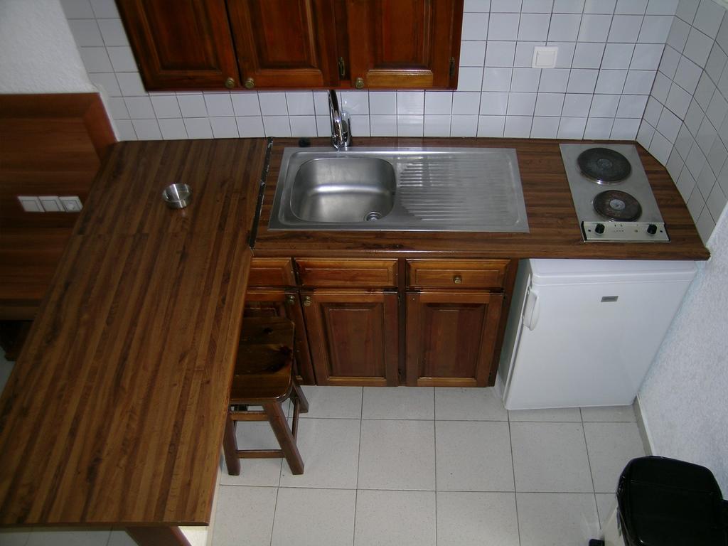 Kamares Apartments Εε Poros Town Bilik gambar