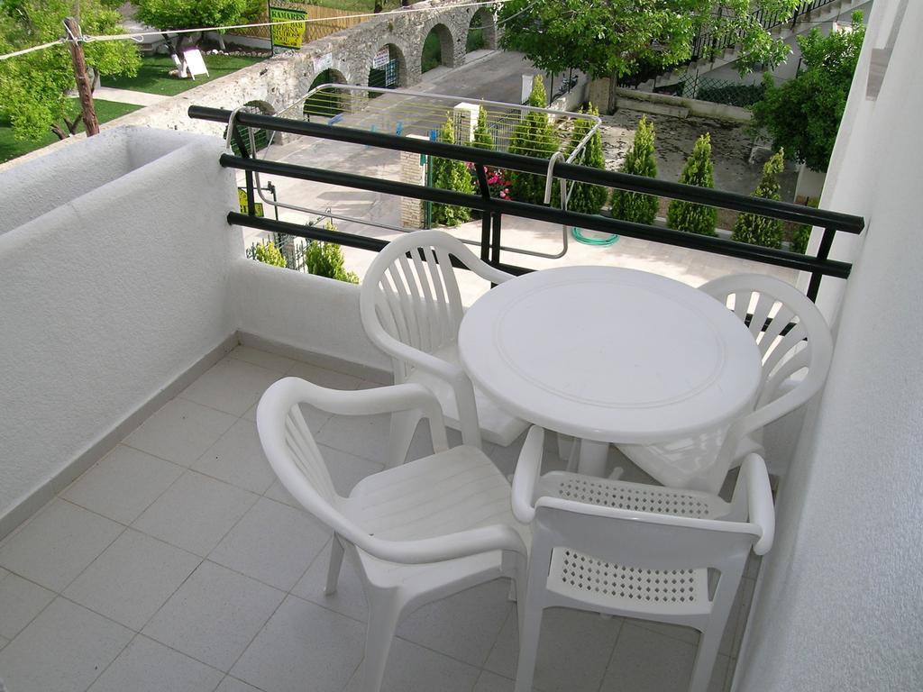 Kamares Apartments Εε Poros Town Bilik gambar